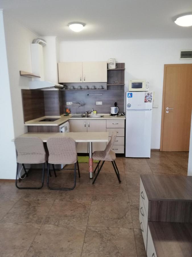 Apartamenti Zhelezovi Pomorie Kültér fotó