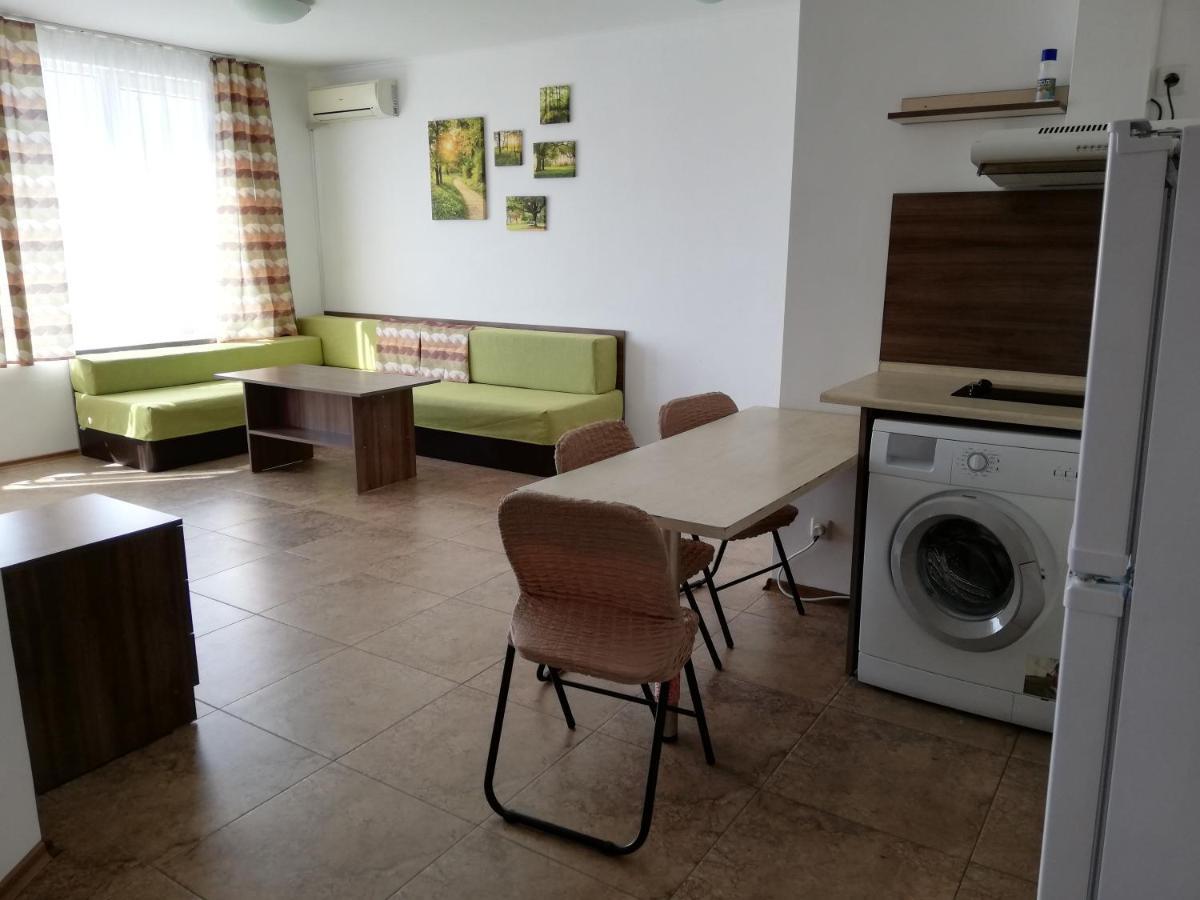 Apartamenti Zhelezovi Pomorie Kültér fotó
