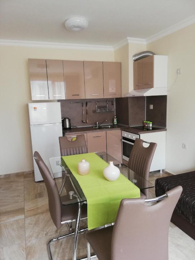 Apartamenti Zhelezovi Pomorie Kültér fotó