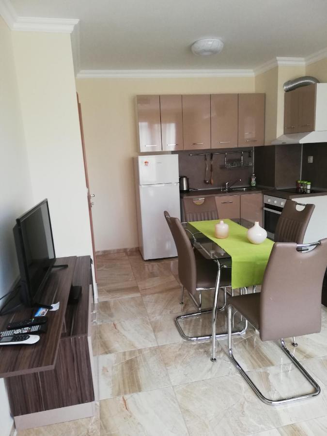 Apartamenti Zhelezovi Pomorie Kültér fotó